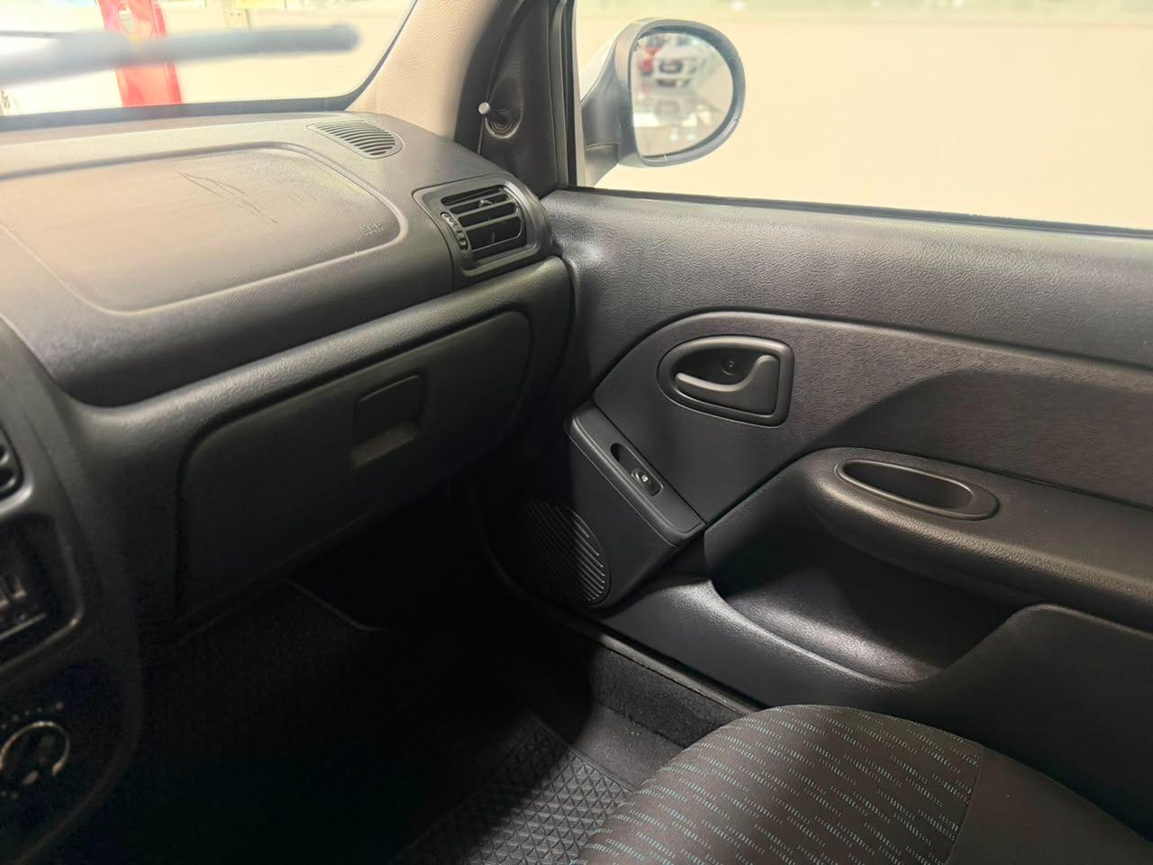 RENAULT Clio Hatch - Foto
