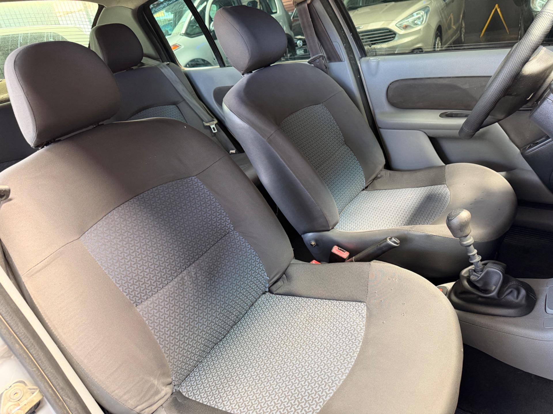 RENAULT Clio Sedan - Foto