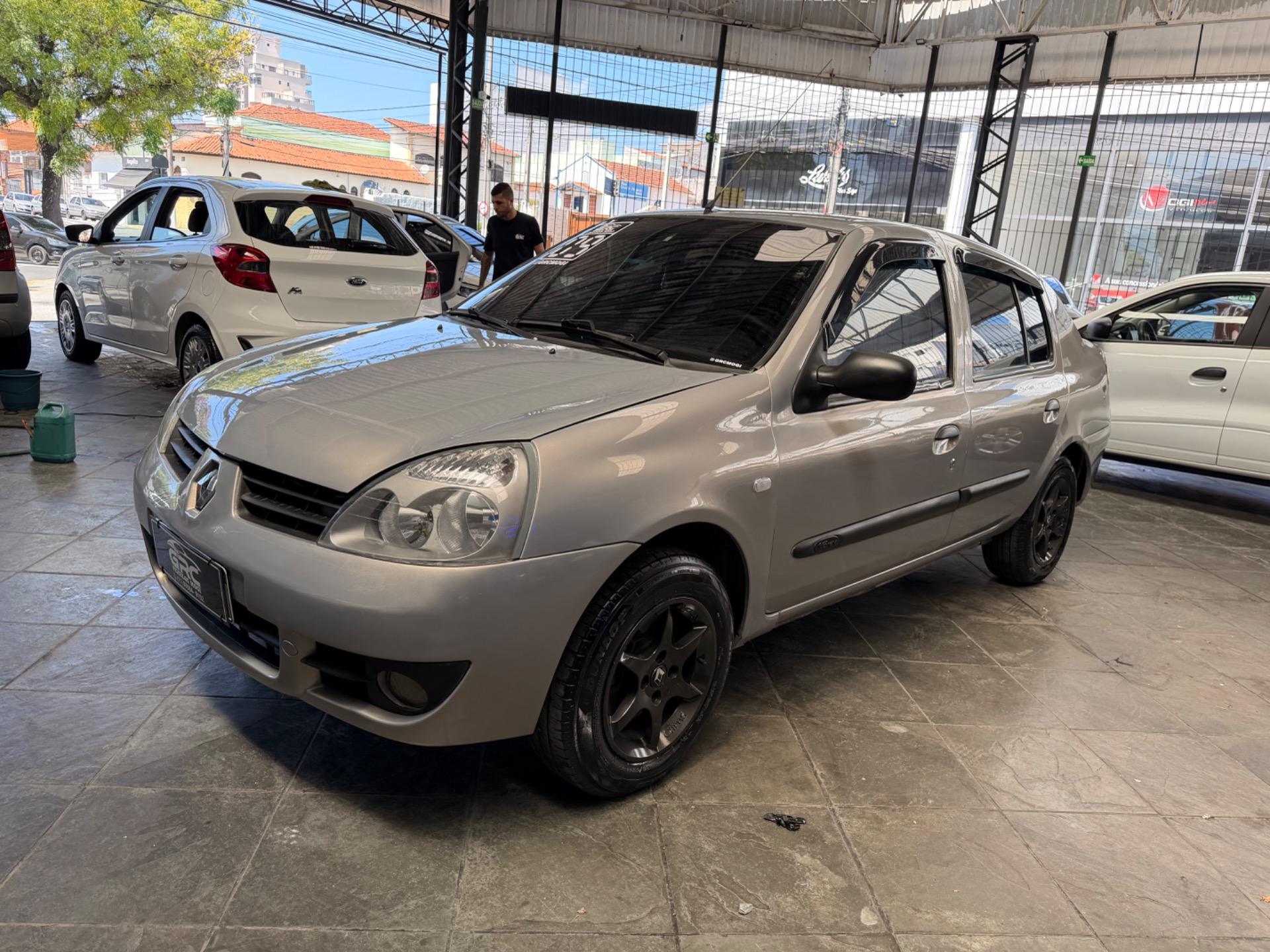 RENAULT Clio Sedan - Foto