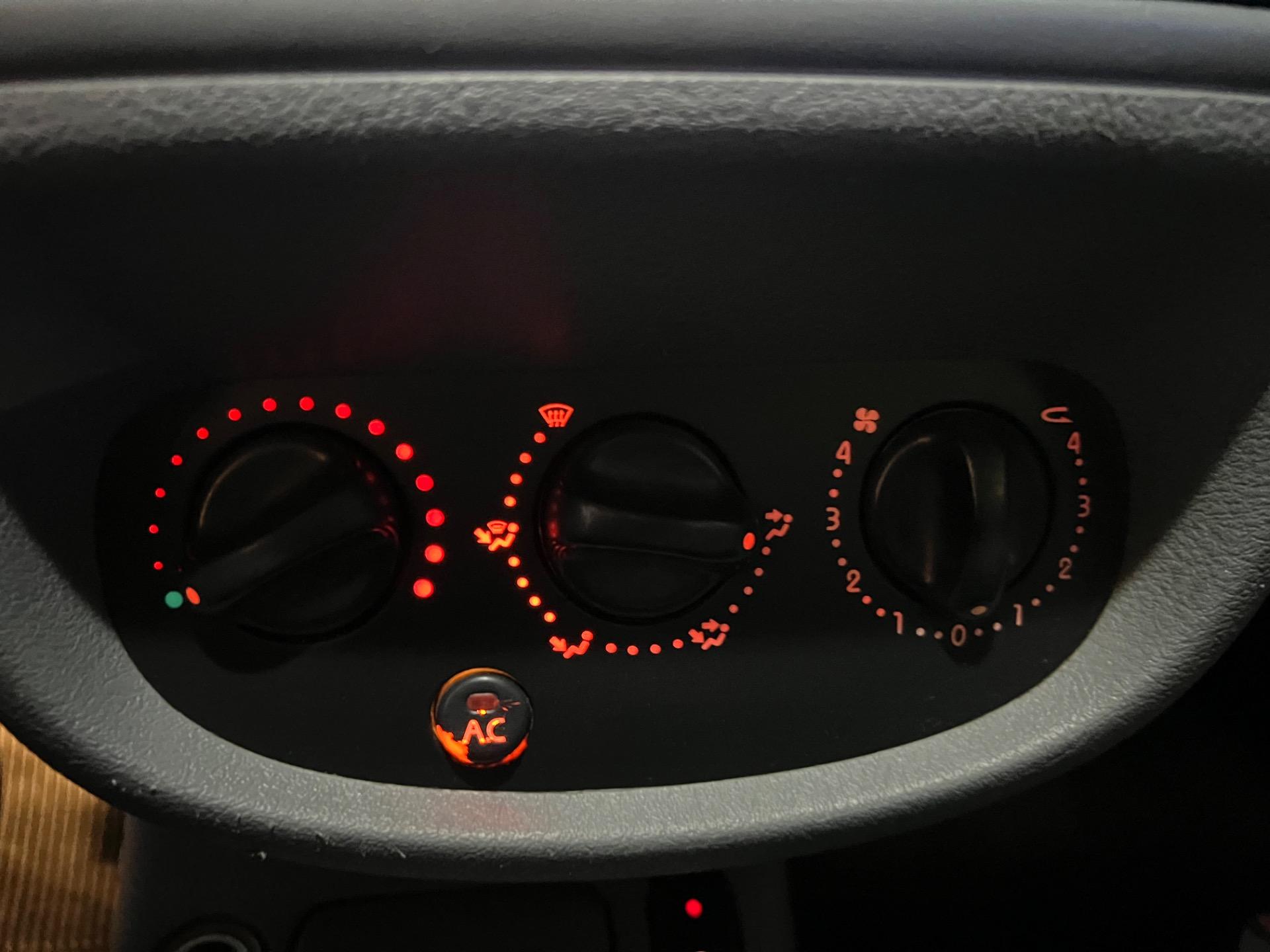 RENAULT Clio Sedan - Foto
