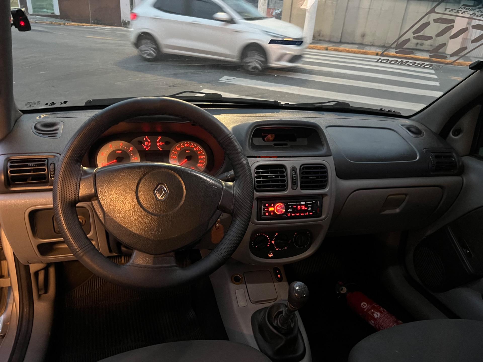RENAULT Clio Sedan - Foto