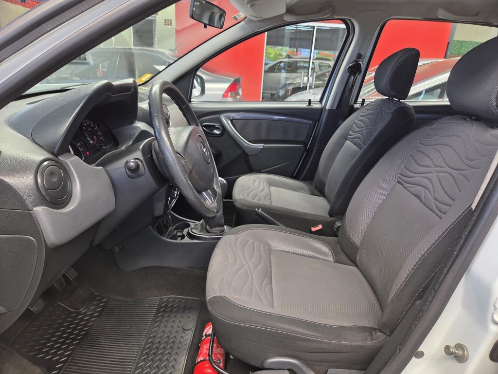 RENAULT Duster - Foto