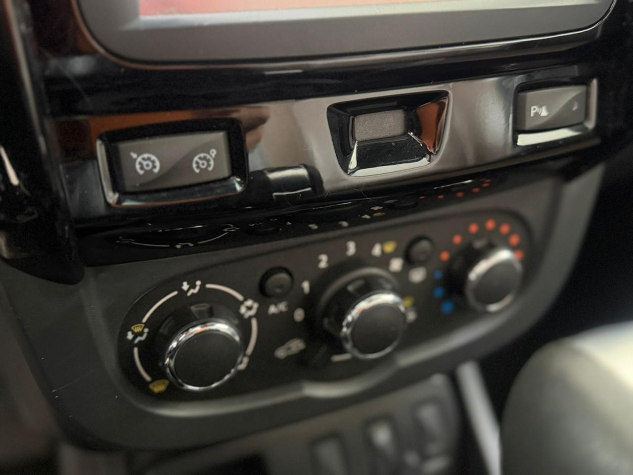 RENAULT Duster - Foto