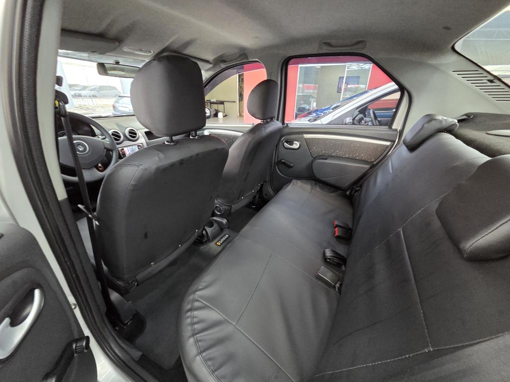 RENAULT Logan - Foto