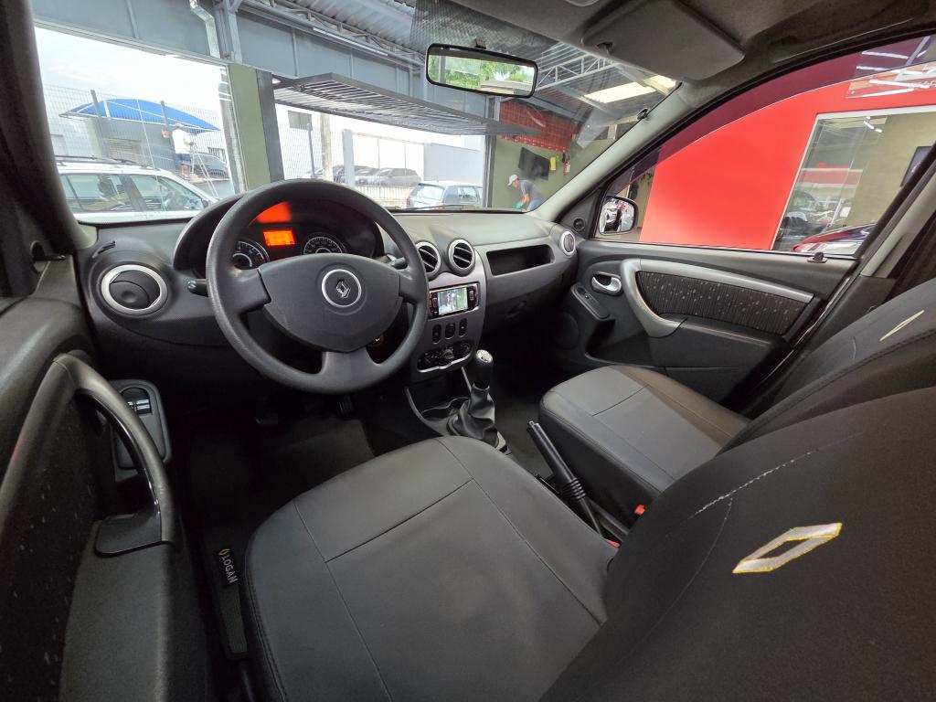 RENAULT Logan - Foto