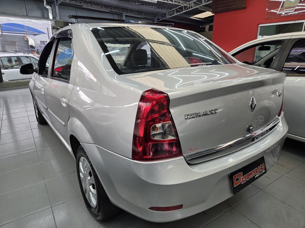 RENAULT Logan - Foto