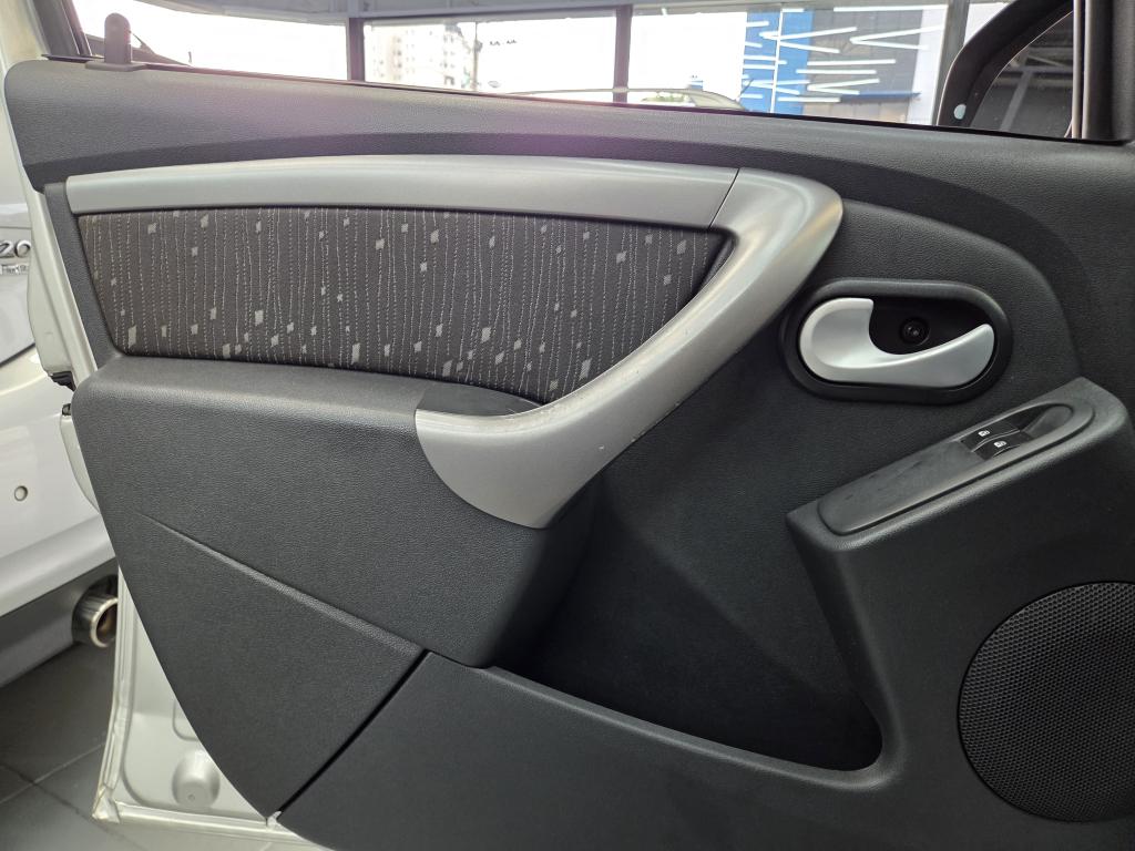 RENAULT Logan - Foto