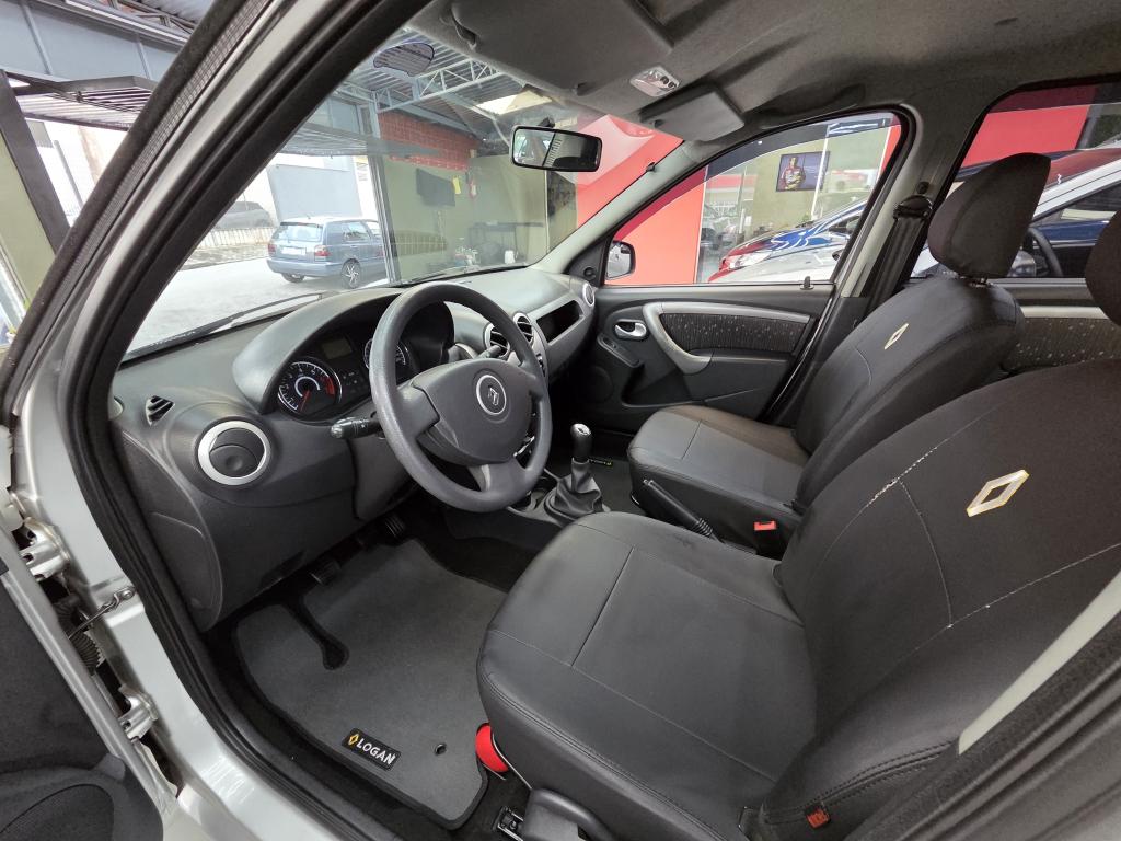 RENAULT Logan - Foto