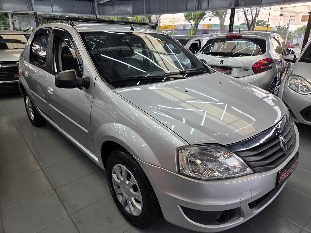 RENAULT Logan - Foto