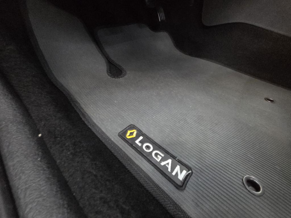 RENAULT Logan - Foto