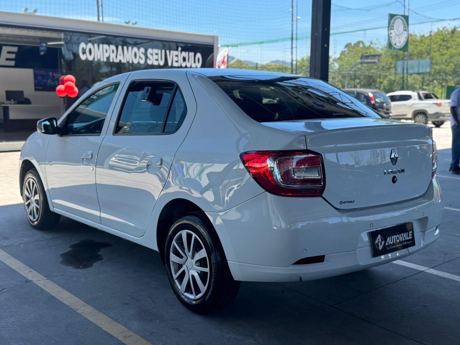 RENAULT Logan - Foto