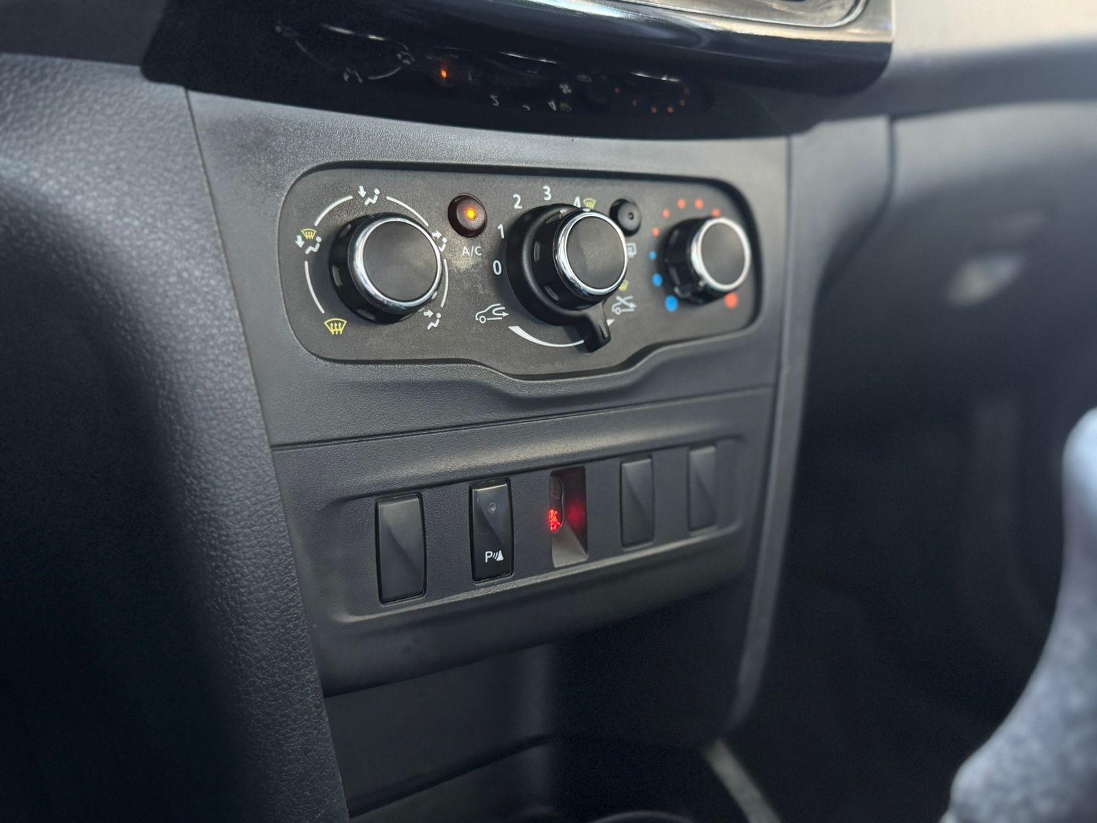 RENAULT Logan - Foto