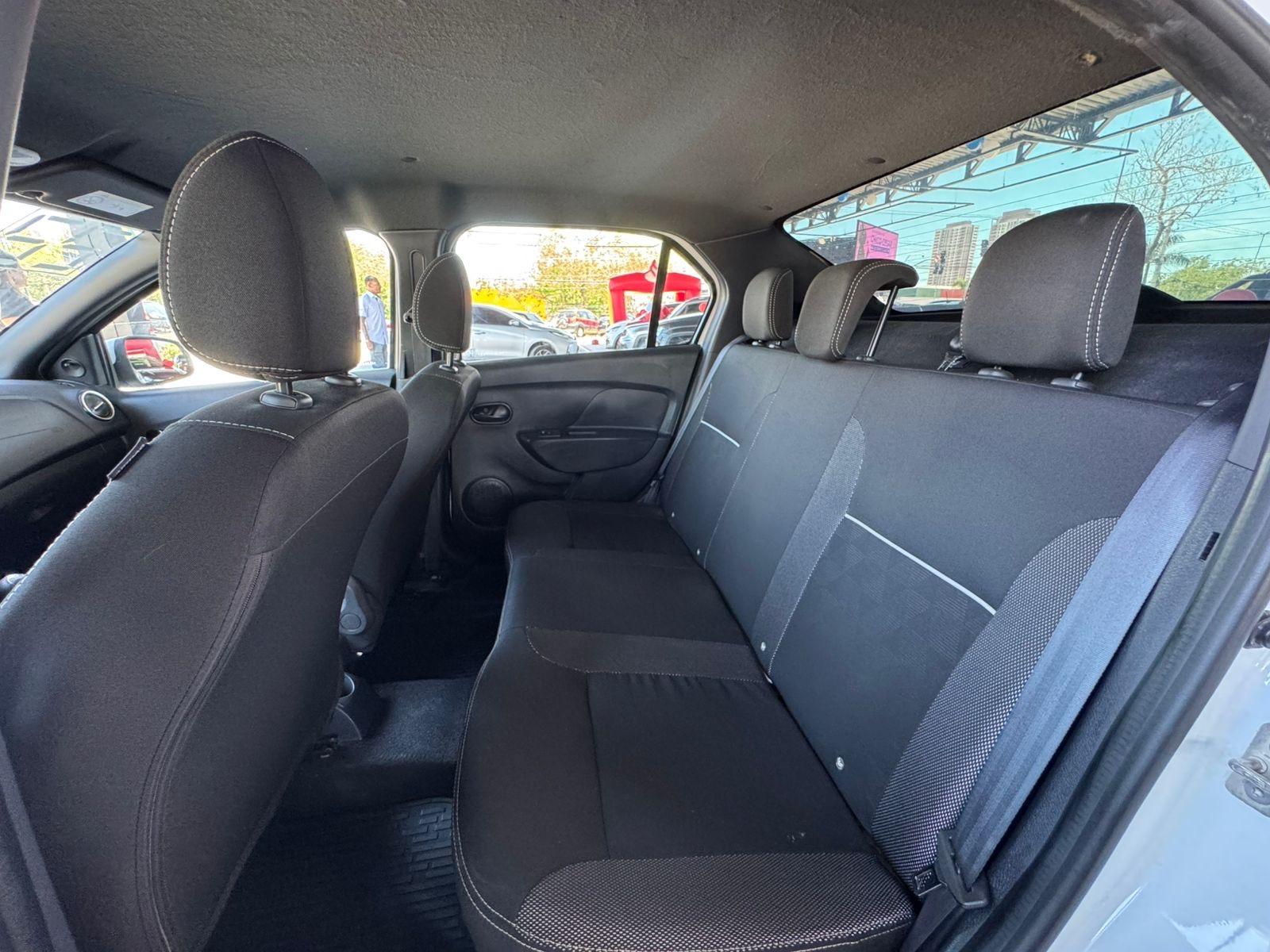 RENAULT Logan - Foto