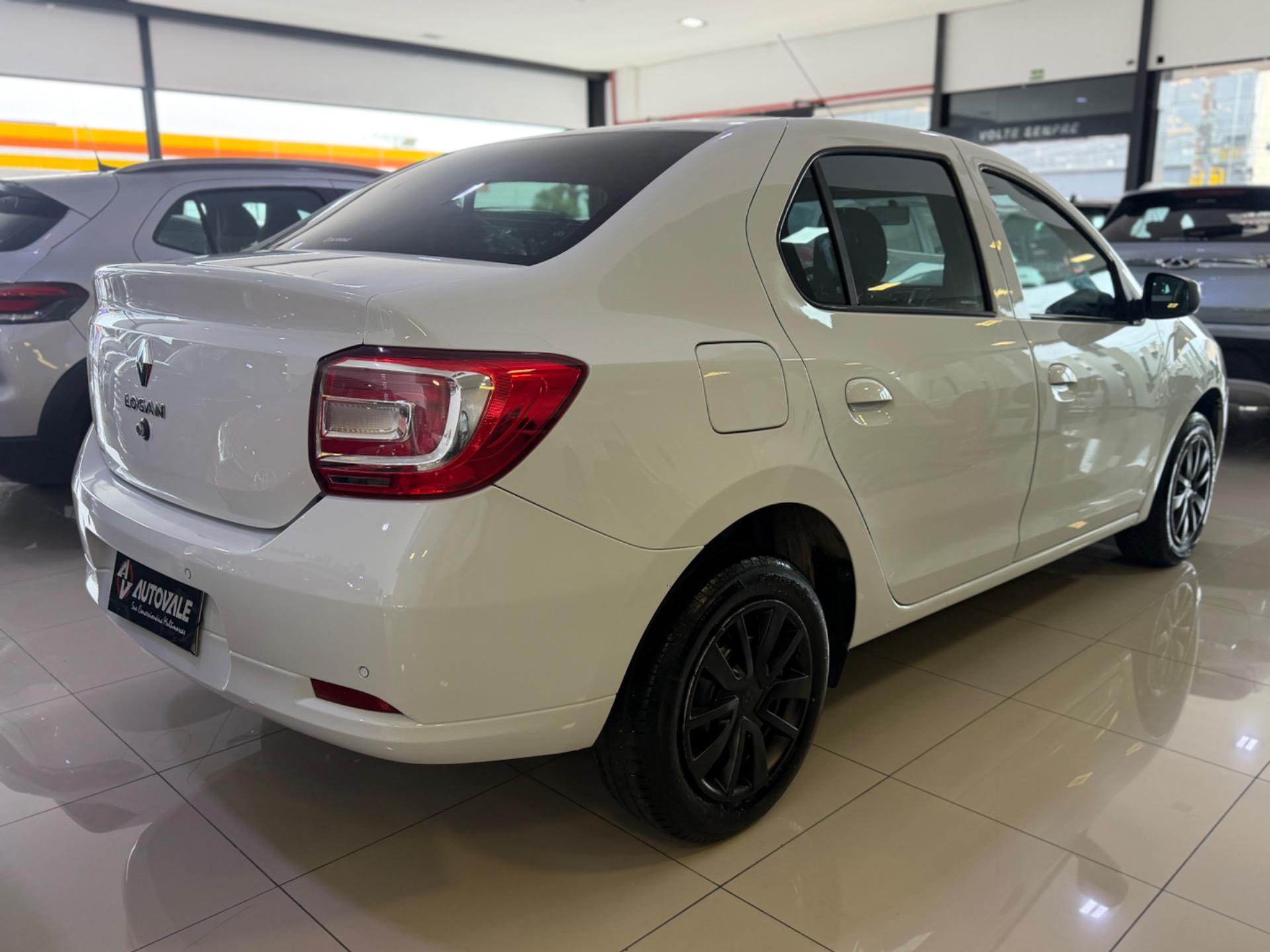 RENAULT Logan - Foto