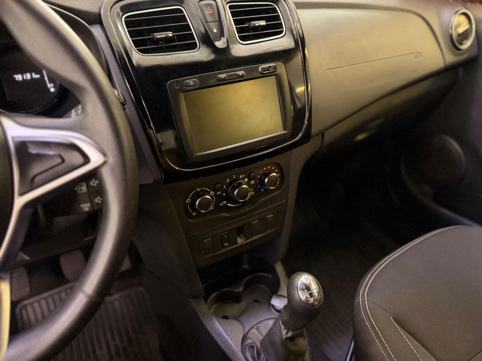 RENAULT Logan - Foto