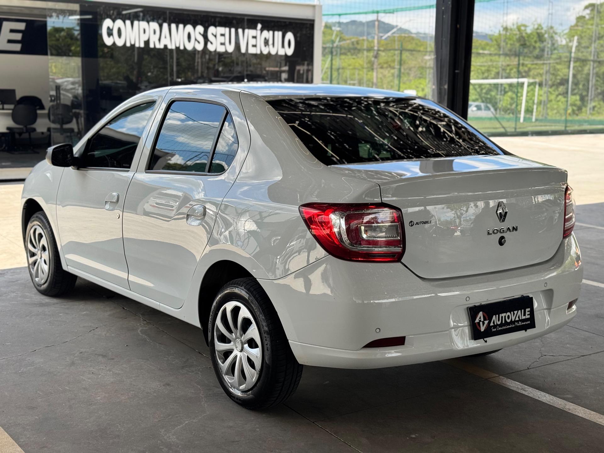 RENAULT Logan - Foto