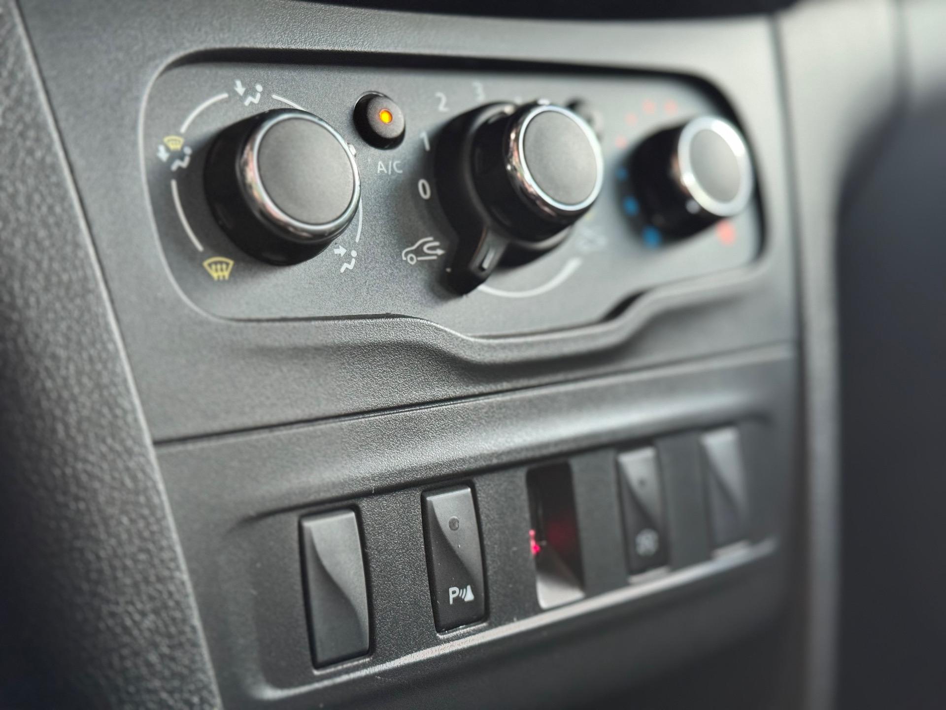 RENAULT Logan - Foto