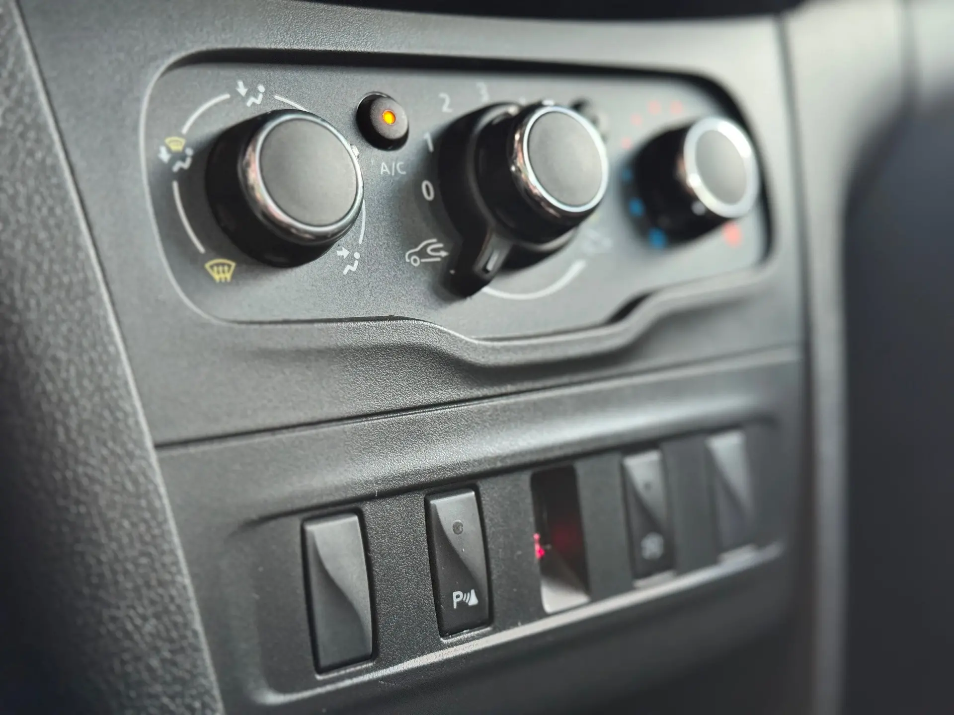 RENAULT Logan - Foto