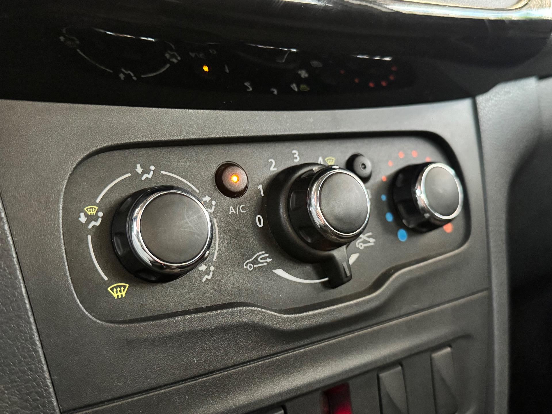 RENAULT Logan - Foto