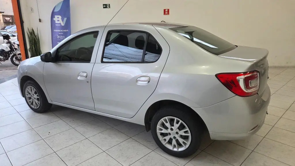 RENAULT Logan - Foto