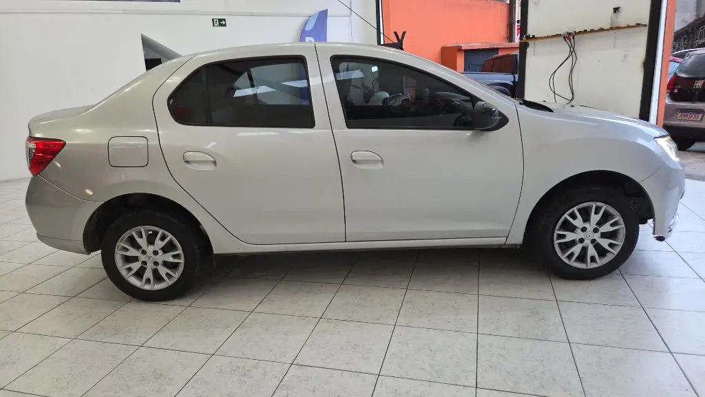RENAULT Logan - Foto