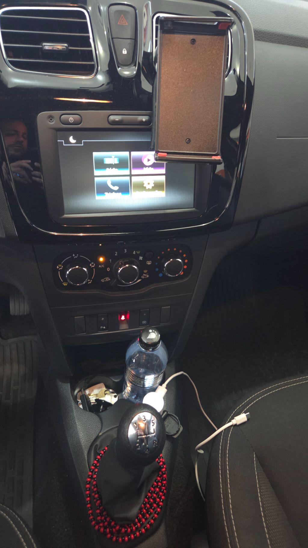 RENAULT Logan - Foto