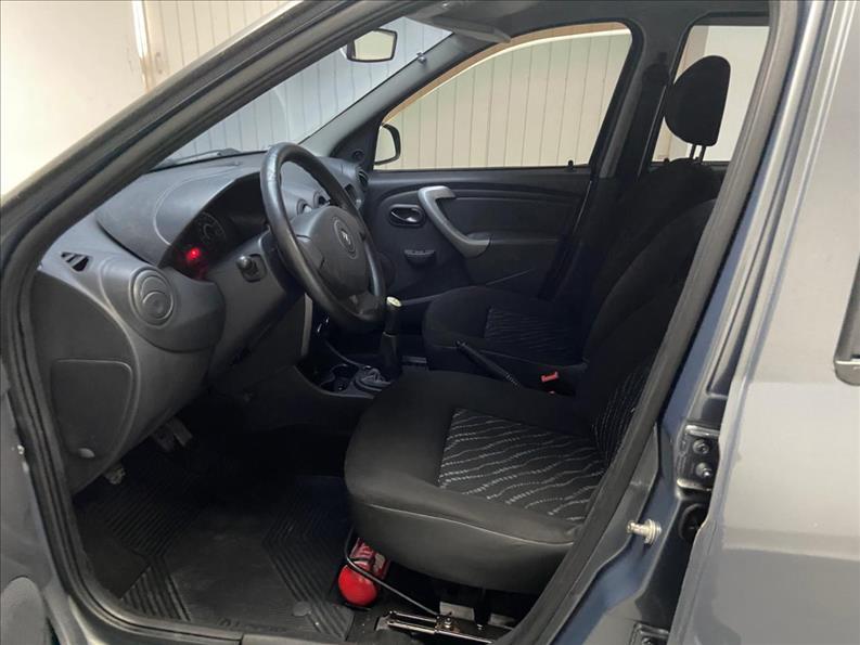 RENAULT Logan - Foto