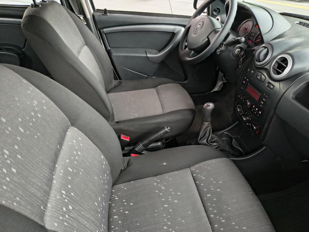 RENAULT Logan - Foto