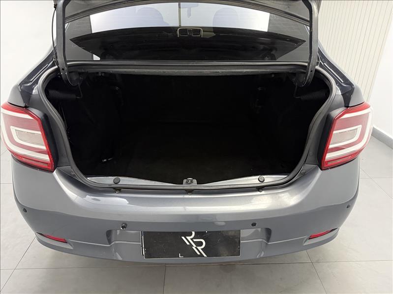 RENAULT Logan - Foto