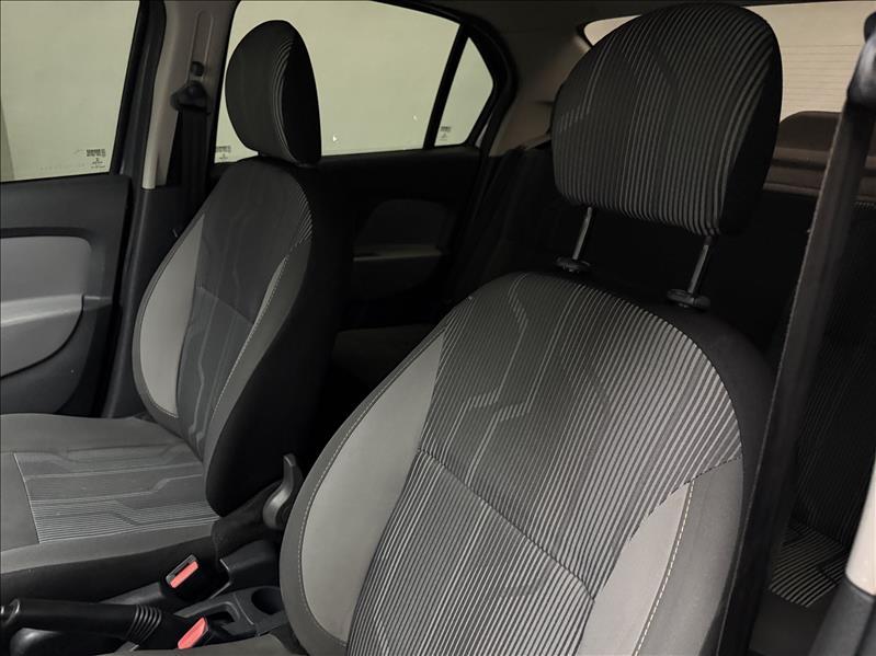 RENAULT Logan - Foto
