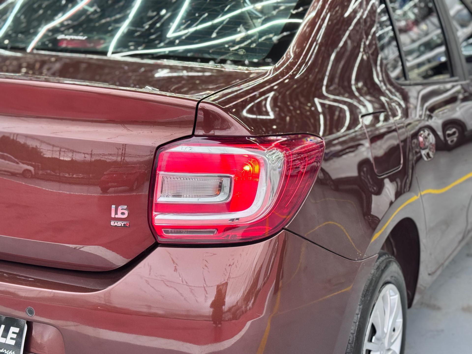 RENAULT Logan - Foto