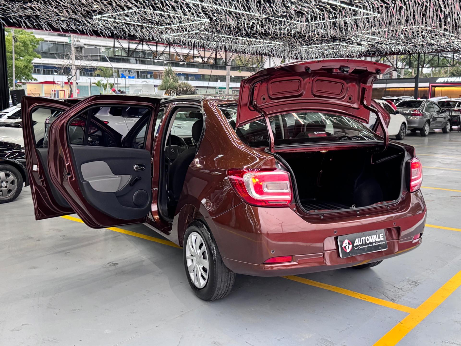 RENAULT Logan - Foto