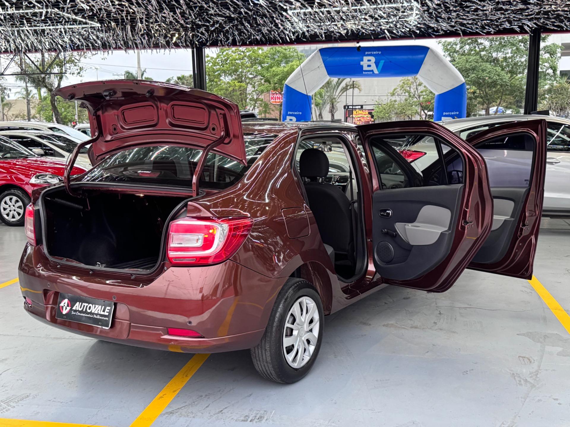 RENAULT Logan - Foto
