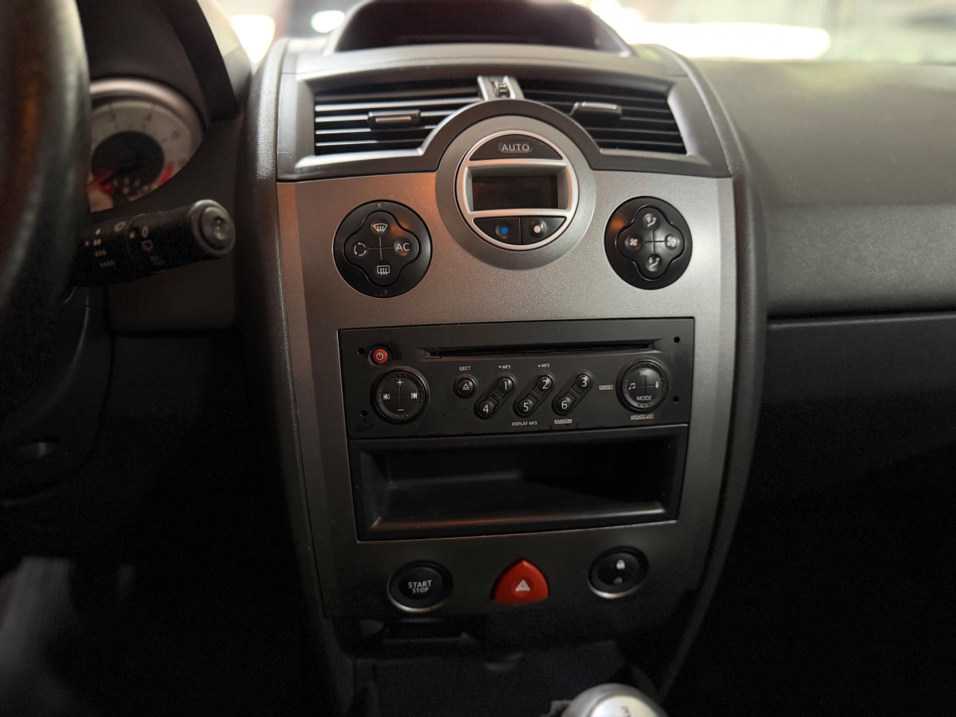 RENAULT Megane Sedan - Foto