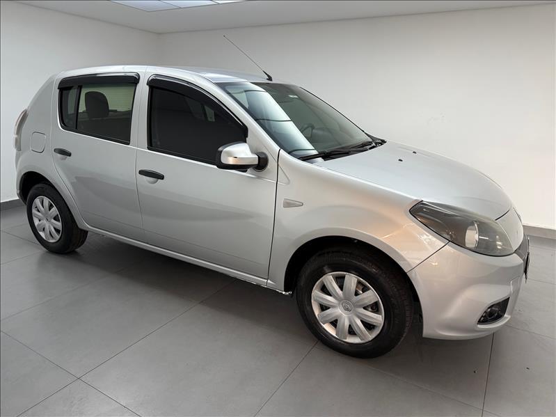 RENAULT Sandero - Foto