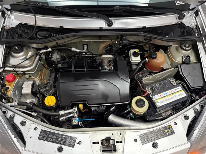 RENAULT Sandero - Foto