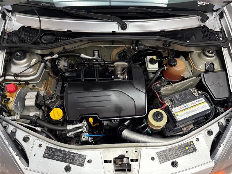 RENAULT Sandero - Foto