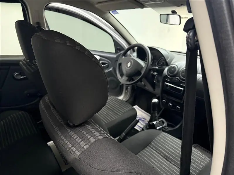 RENAULT Sandero - Foto