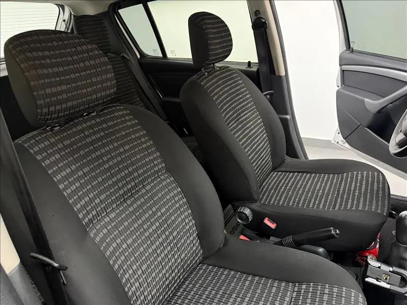 RENAULT Sandero - Foto