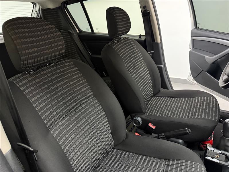 RENAULT Sandero - Foto