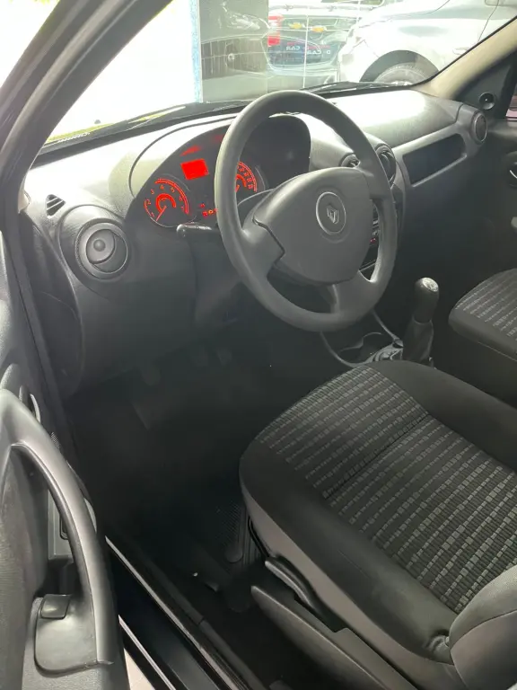 RENAULT Sandero - Foto