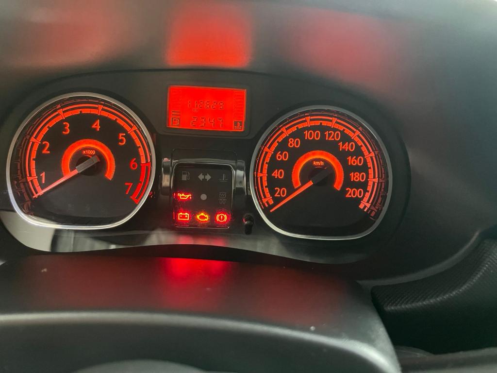 RENAULT Sandero - Foto