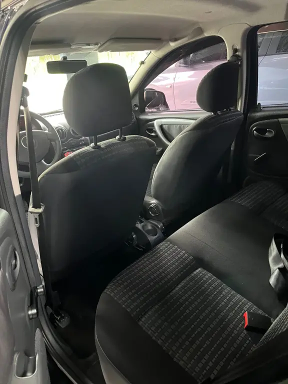 RENAULT Sandero - Foto