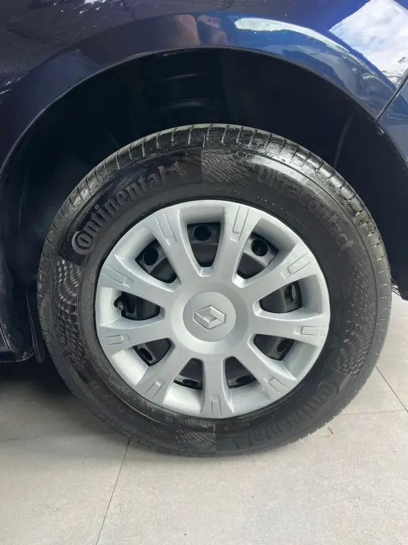 RENAULT Sandero - Foto