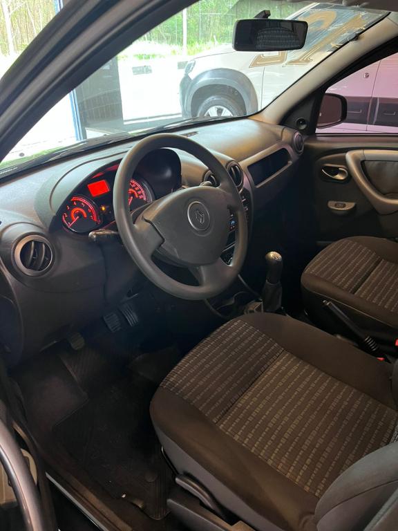 RENAULT Sandero - Foto