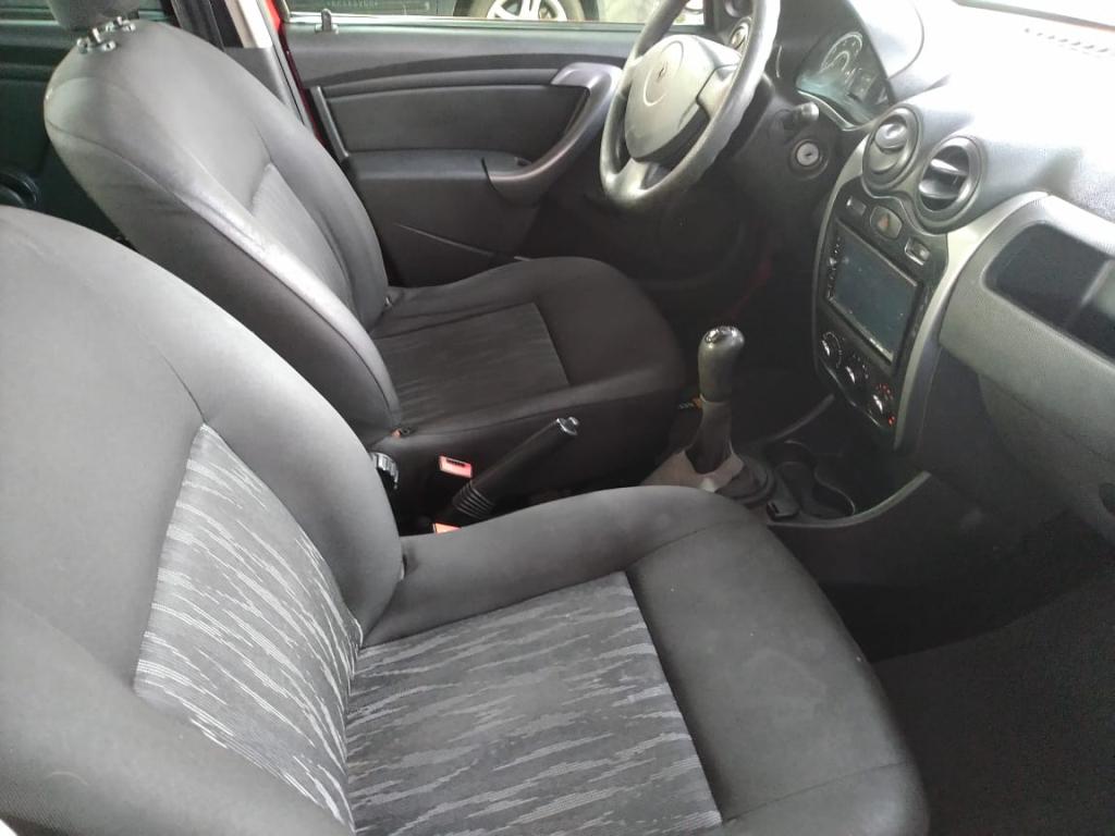 RENAULT Sandero - Foto