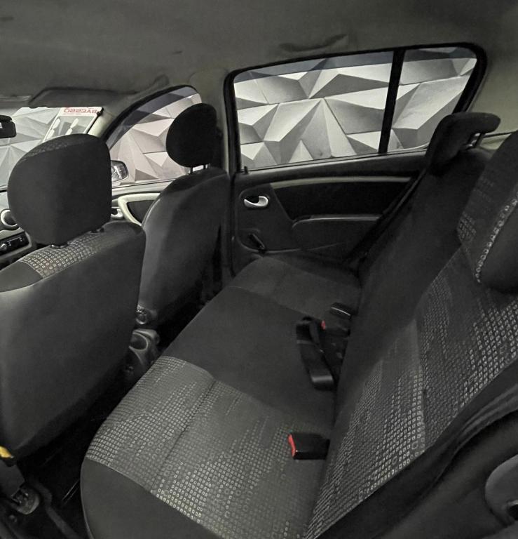 RENAULT Sandero - Foto