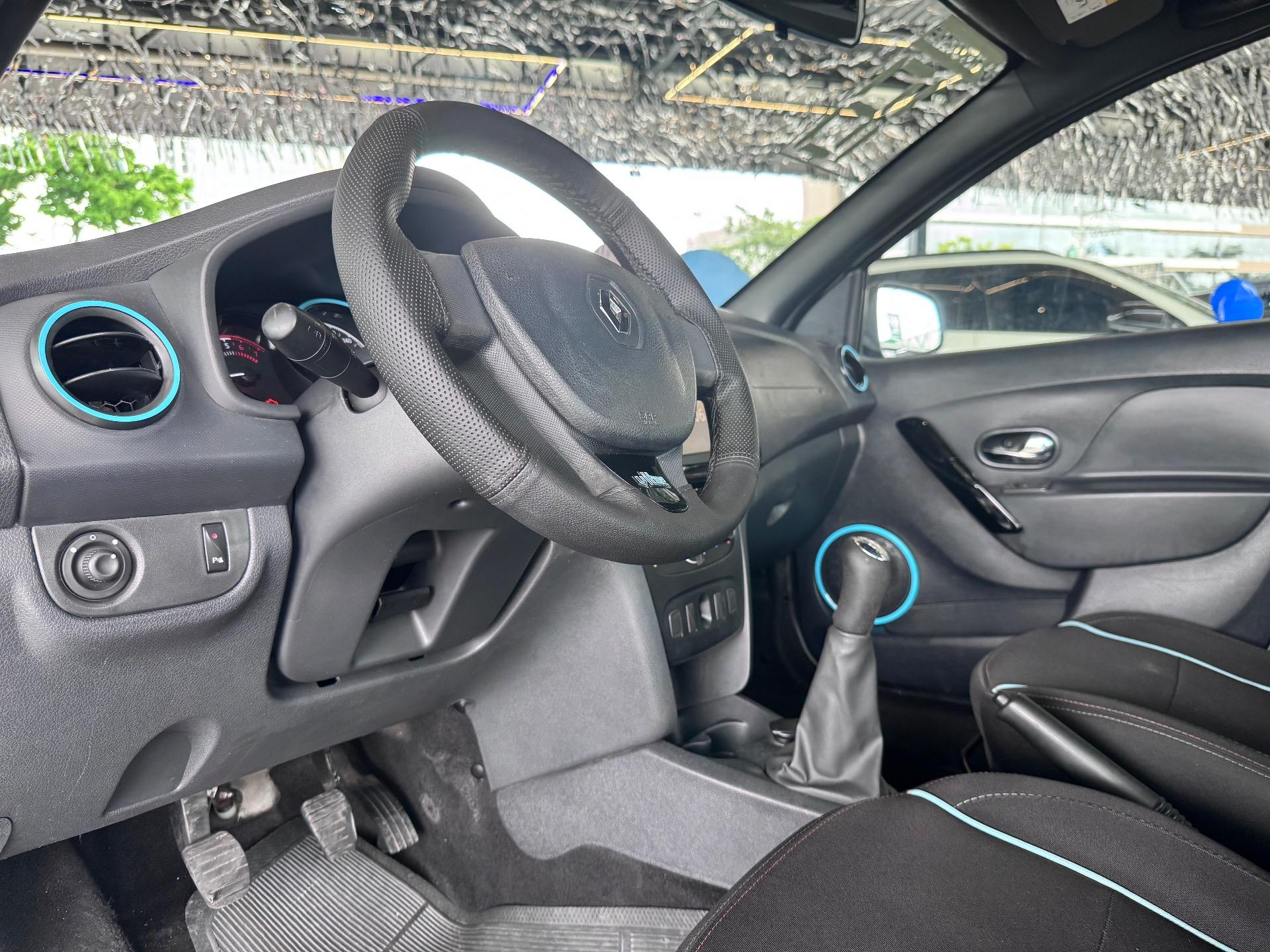 RENAULT Sandero - Foto