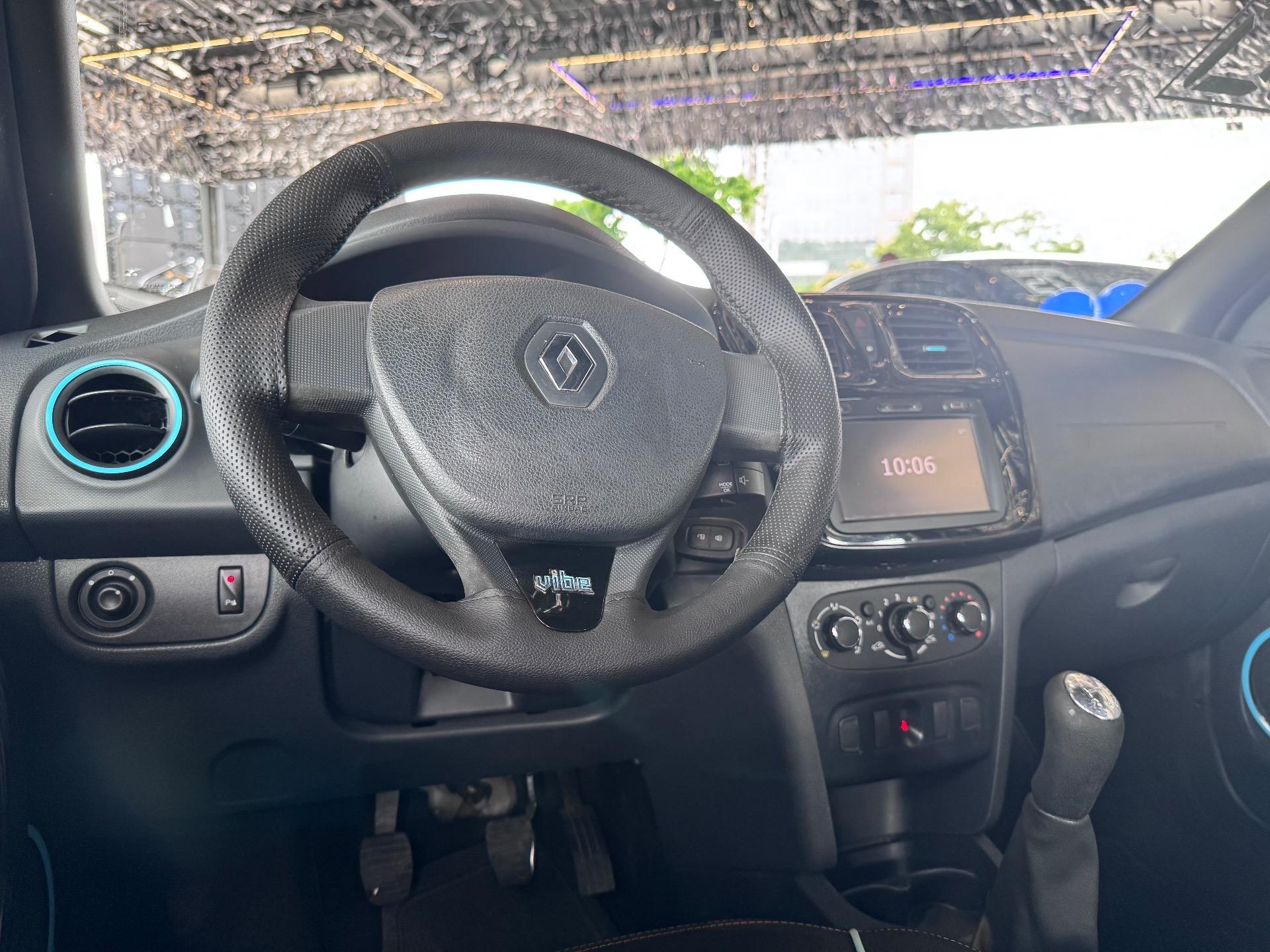 RENAULT Sandero - Foto