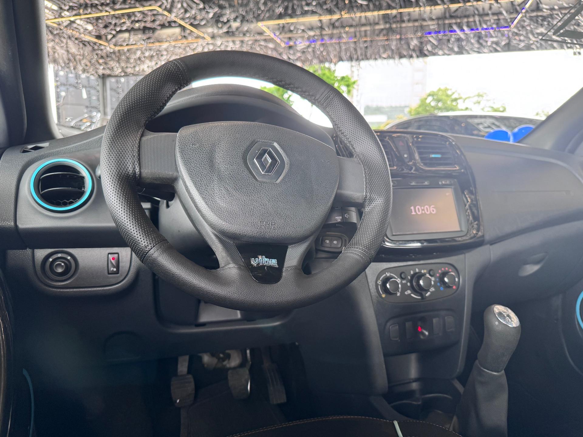 RENAULT Sandero - Foto